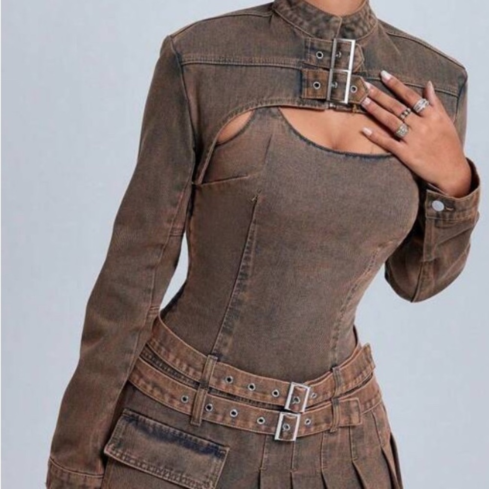 Chic Brown Midi Dress with Buckle Detail